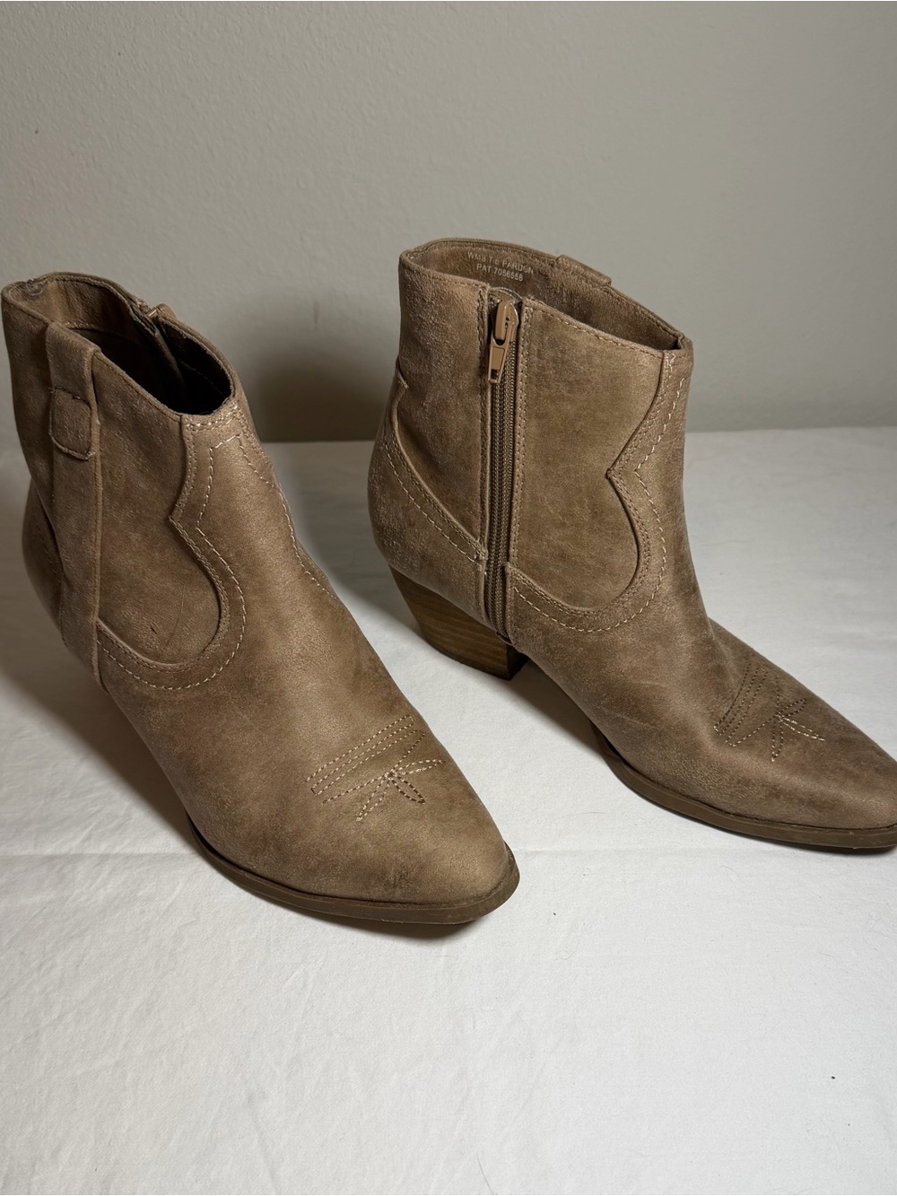 Dolce Vita Brown Faux Suede Ankle Bootie Pointed Toe Zip Closure Size 7.5